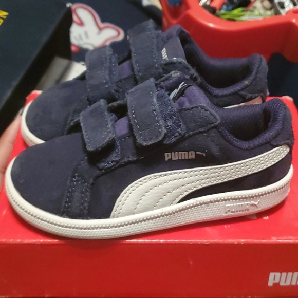 Sneakers - Picture 2 of 4